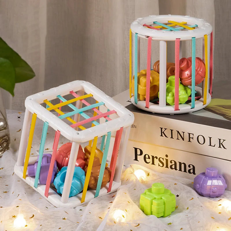 Cube Sensoriel Montessori avec Boules Texturées – Jouet d’Éveil pour Bébé